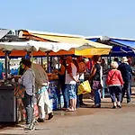 Appartement Spacieux Avec Balcon - A 50M De La Plage