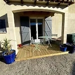 T2 Jusqu'A 4 Personnes En Rez-De-Jardin De Maison, Avec Piscine, Draps Et Serviettes De Toilette Fournis
