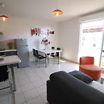Appartement T2 Avec Terrasse, Parking Et Piscine A Sete, Proche Plage - Fr-1-472-117