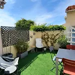 Splendid House With Patio Close To The Sea!