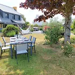 Holiday Home With Jacuzzi, Guisseny
