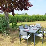 Holiday Home With Jacuzzi, Guisseny