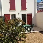 Spacieux Appartement 3* A Saint-Jean-De-Luz Avec Parking, Terrasse Et Proximite Commerces - Fr-1-4-516