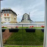 L'Instant Present - Petite Vue Mer