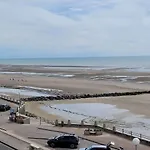 Magnifique Appartement Face Mer Avec 2 Balcons, Terrasse Et Ascenseur - Fr-1-672-4