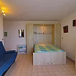 Studio Cabine Avec Acces Direct Piscine Et Mer, Parking Prive, Terrasse - Fr-1-472A-154