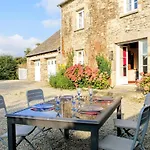 4 Bedroom Nice Home In Portbail