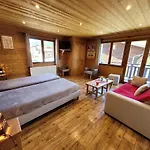 Appartement Lumineux Aux Gets, Pres Des Pistes Et Commerces, Avec Balcon Et Equipements Modernes - Fr-1-598-103