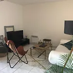 Chambre Dans Appartement Avec Vue Sur Le Port