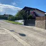 Jolie Appartement Individuel, Dans Un Quartier Calme Tres Proche De La Plage.