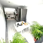Jolie Appartement Individuel, Dans Un Quartier Calme Tres Proche De La Plage.