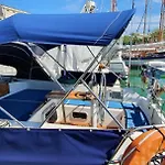 Nuitsauport - Plage Des Minimes - Voilier A Quai Westerly