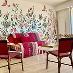 Large Studio Direct Access To The Beach
