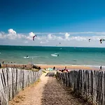 L'Augustemile Au Bord De L'Eau