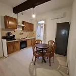Charming Authentic Apartment In Central Location