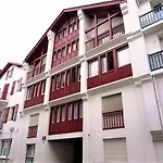 Studio Moderne Au Coeur De Saint-Jean-De-Luz, A Deux Pas De La Plage Et Des Halles - Fr-1-4-648