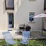 Grand Studio Front De Mer Ensoleille Avec Jardin Plein Sud Acces Direct Plage