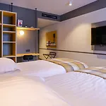 Plan B Hotel - Living Chamonix