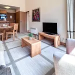 Bright, Spacious South-Facing 1-Bedroom Apartment