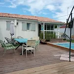 La Cabane Et Sa Cascade