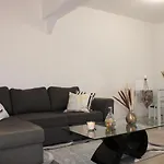 Appartement T2, Meuble Et Chaleureux; Tout Compris, Juste En Face De La Gare