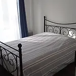 Maison Avec Jardinet Dans Un Cadre Verdoyant