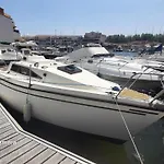 Nuit Insolite A Bord De L'Enata Un Voilier A Quai Sur La Marina De St Cyprien