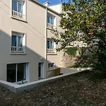 La Belle Poule : Chambre Spacieuse Avec Sdb Privative, Cuisine Et Salon Partages, Terrasse, Proche Facs Et Centre