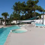 Appartement Pmr Avec Balcon, 2 Chambres, Acces Direct Plage, Piscine, Parking Securise - La Tranche-Sur-Mer - Fr-1-194-220