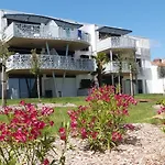 Appartement Pmr Avec Balcon, 2 Chambres, Acces Direct Plage, Piscine, Parking Securise - La Tranche-Sur-Mer - Fr-1-194-220