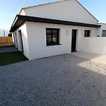 Studio Bleu, Neuf, Classe 3 Etoiles, Clim, Wifi, Lave-Linge, Lit King Size, Au Calme Et A 800M Des Plages De Valras Plage