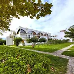 Studio Climatise, Lumineux Avec Vue Mer Et Parc