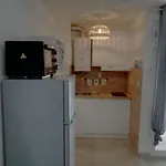 F2 Renove De 35M2 A 250M Du Bord De Mer