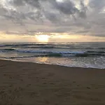 Au Clair De La Lagune