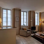 2 Pieces Dans Le Centre Avec Petite Terrasse 3***