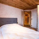 Bosset Appartement Style Chalet Bien Equipe Avec Cheminee