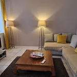 2 Pieces Dans Le Centre Avec Petite Terrasse 3***