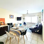Nice 34M Near The Port Of Saint-Malo