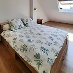 2 Bedroom Lovely Home In Plogoff