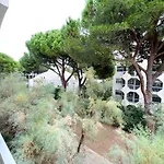 Grand Studio En Centre Ville Et A 50 Metres Du Port, Climatise