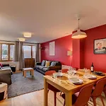 Biolay 2 - Alpes Travel - Central Chamonix - Sleeps 4-6