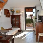 Villa Climatisee 3 Pieces, 6 Couchages Avec Terrasse, Piscine Et Parking A Saint-Cyprien - Fr-1-225D-532