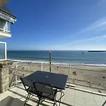 Quiberon - Grand 2 Pieces Avec Balcon Et Parking, Face A La Plage - Fr-1-478-4