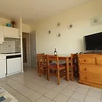 Appartement T2 A Royan Proche Plage Et Commerces Avec Parking - Fr-1-494-89