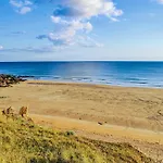 Lovely Home In Moelan-Sur-Mer With Kitchen