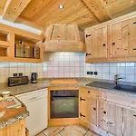 Petit Yeti Chalet