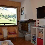 Appt Avec Cheminee, Balcon Sud Et Parking Au Grand-Bornand - Fr-1-241-213