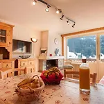 Appartement Ensoleille 3 Pieces - 6 Pers Avec Cheminee Au Grand Bornand, Proche Des Pistes - Fr-1-241-117