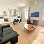 Sur Le Vieux Port: T3 De 80M2, Chic Et Confortable