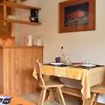 Studio Confortable 4 Pers. Avec Balcon Sud, Proche Pistes Et Commodites, Meribel - Fr-1-180-10